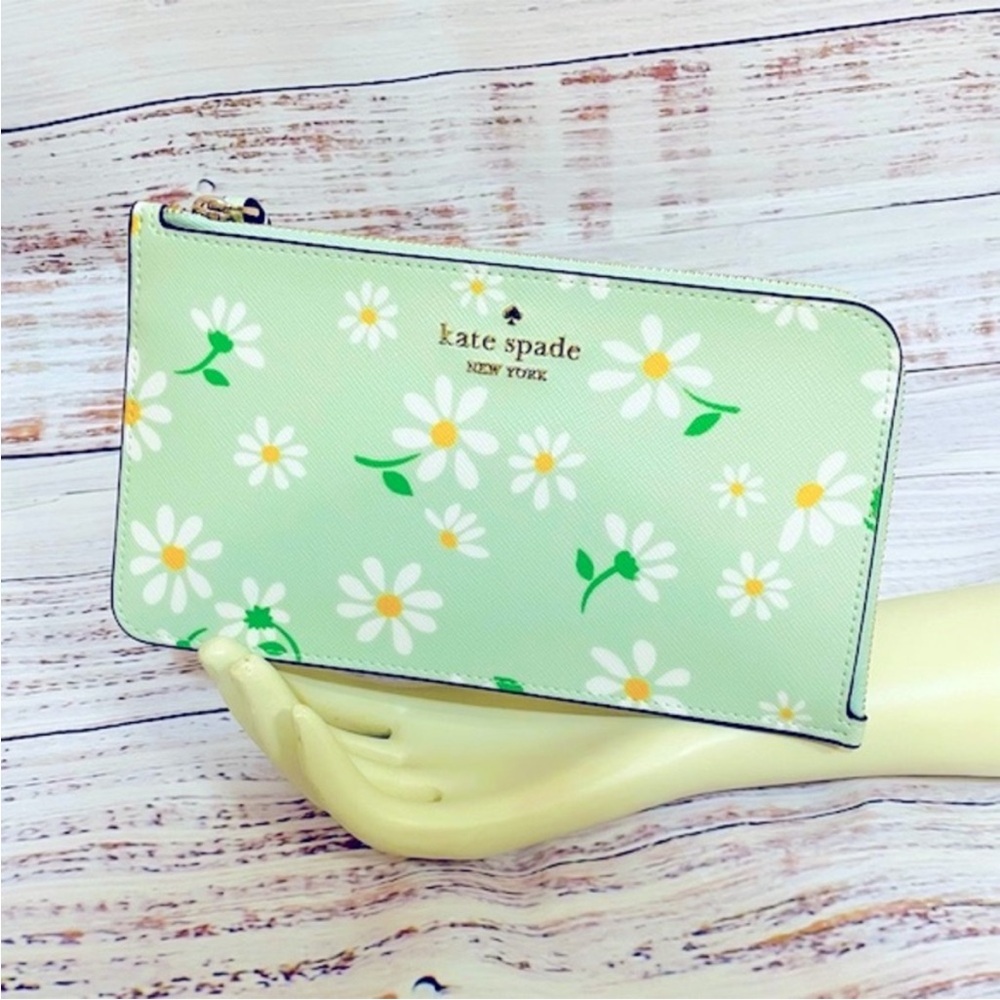 NWT Kate Spade Lucy Day Tripper Daisy floral Medium L-Zip Wristlet